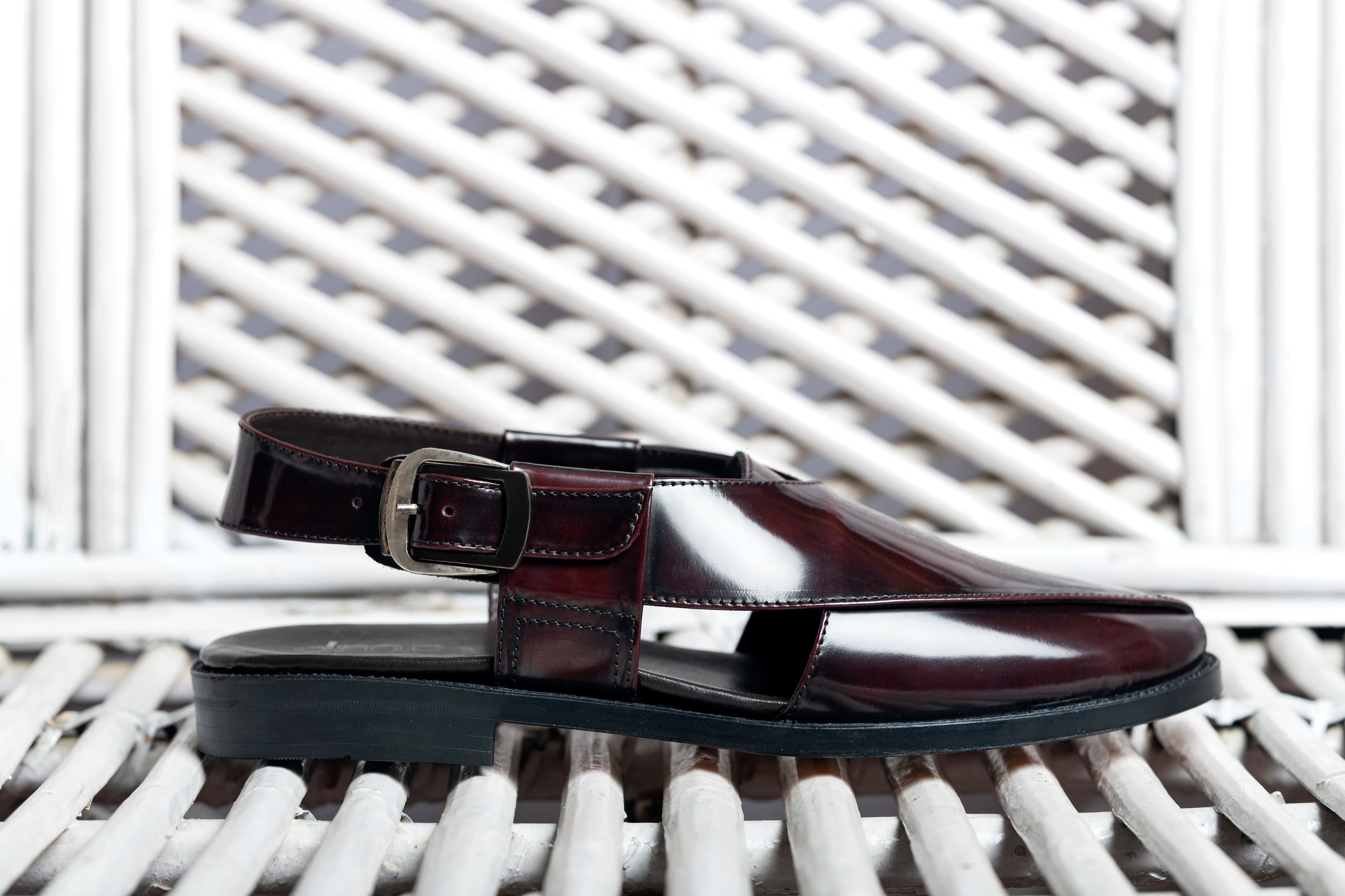 Pesha Borgogno | Classic cherry high shine peshawari sandals